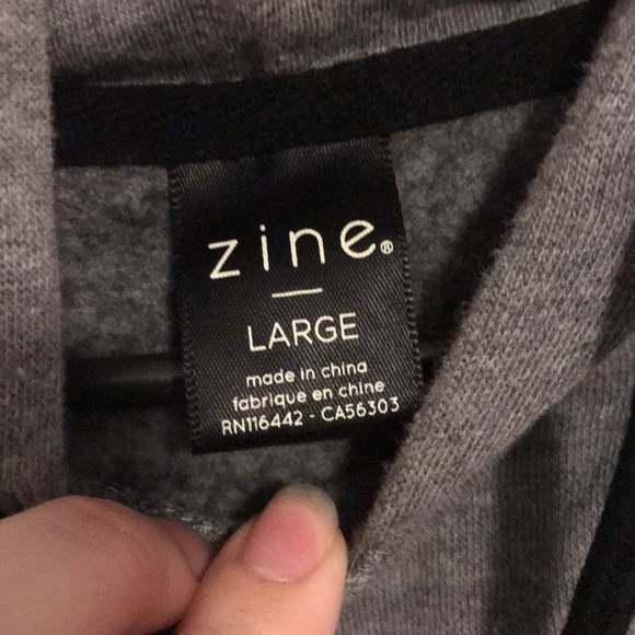 Sweatshirt - Picture 2 of 4